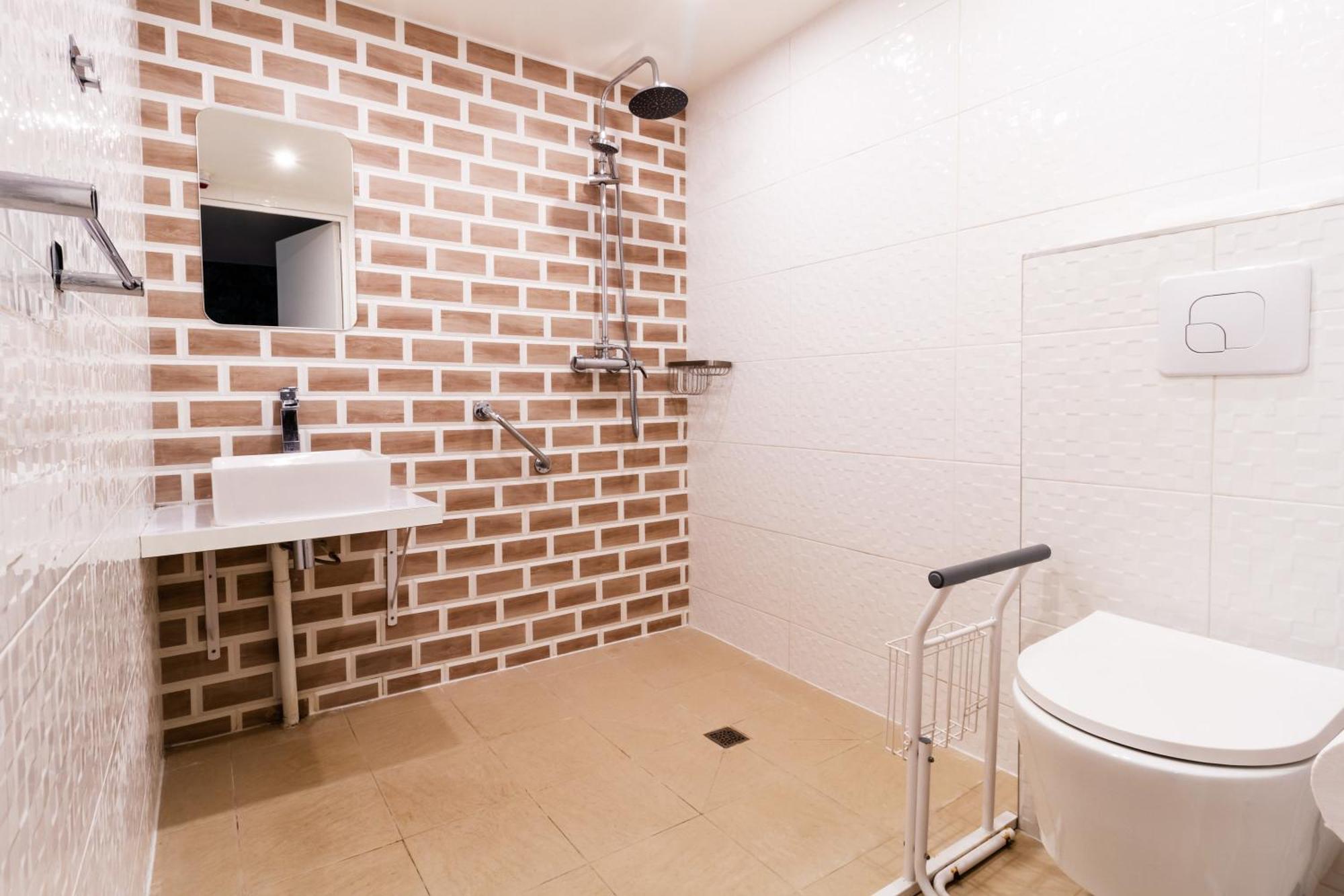 Brit Hotel Rouen Nord - Барентин Екстериор снимка